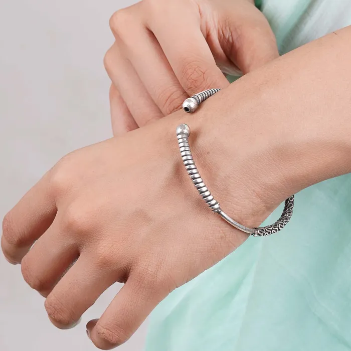 Teejh Teejh Dyuthi Silver Oxidised Bracelet Bracelets Teejh Teejh Dyuthi Silver Oxidised Bracelet Bracelets