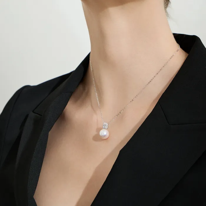 Pearly Lustre Necklaces 18K Solid Gold Hanadama Akoya Pearl Necklace KN00264
