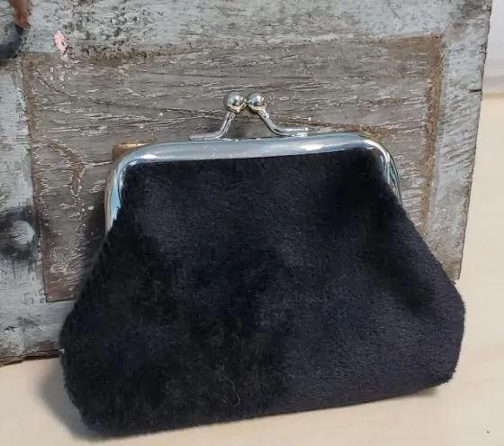 POLLY Rings G160 Black Faux Fur Clasp Coin Purse