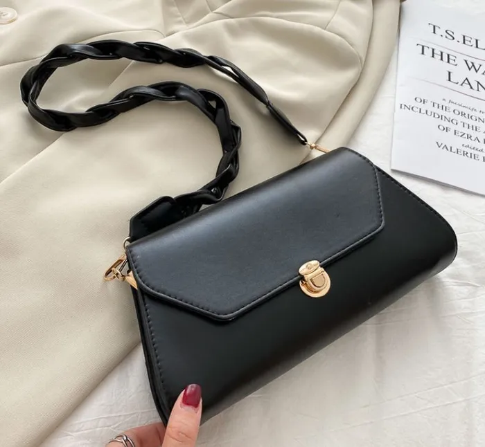 polly Rings PB166 Black Twisted Strap Purse