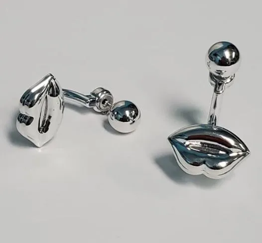 Susan Earrings E1008 Silver Lips Peek a Boo Earrings