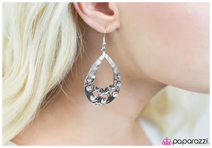 Earrings Paparazzi Earring Bohemian Rhapsody White Paparazzi Jewelry