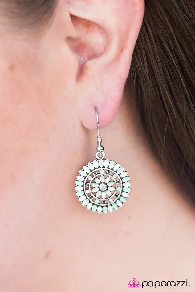 Earrings Paparazzi Jewelry Paparazzi Earring Flowers and Ferris Wheels Green