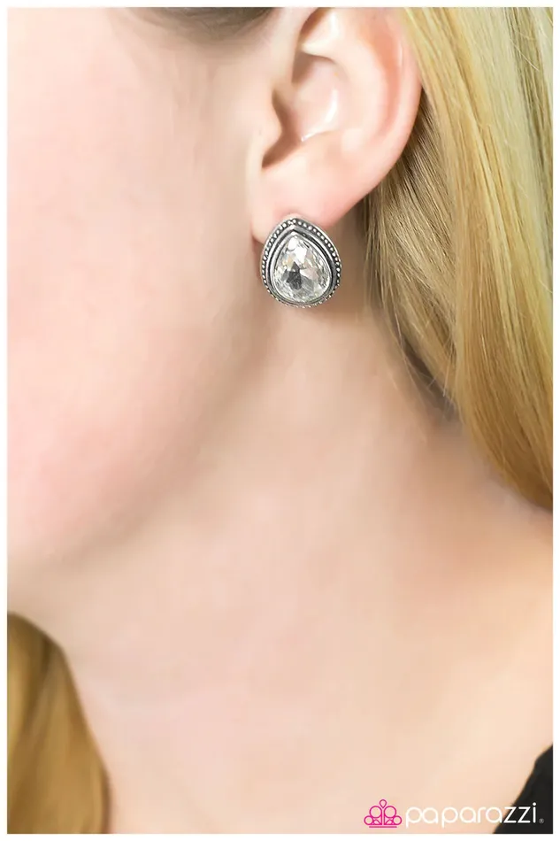 Earrings Paparazzi Jewelry Paparazzi Earring The Deluxe White