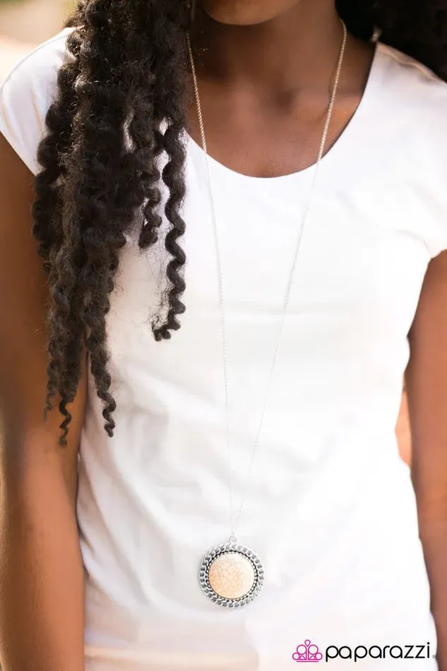 Necklaces Paparazzi Jewelry Paparazzi Necklace Over The Mountain White
