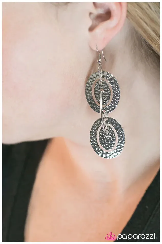 Paparazzi Earring Hollywood Nights Silver Paparazzi Jewelry Earrings