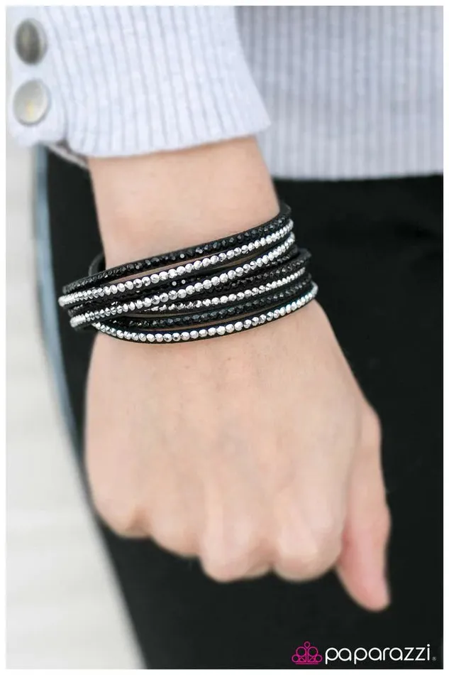 Paparazzi Jewelry Bracelets Paparazzi Bracelet GLOWS Me Away Black