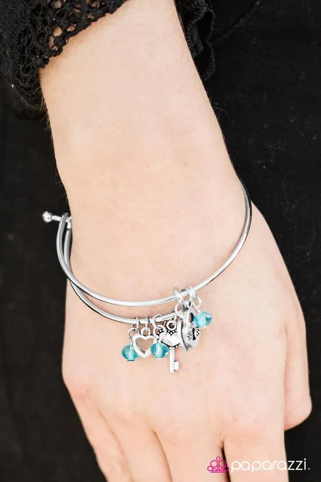 Paparazzi Jewelry Bracelets Paparazzi Bracelet Love Makes The World Go Round Blue
