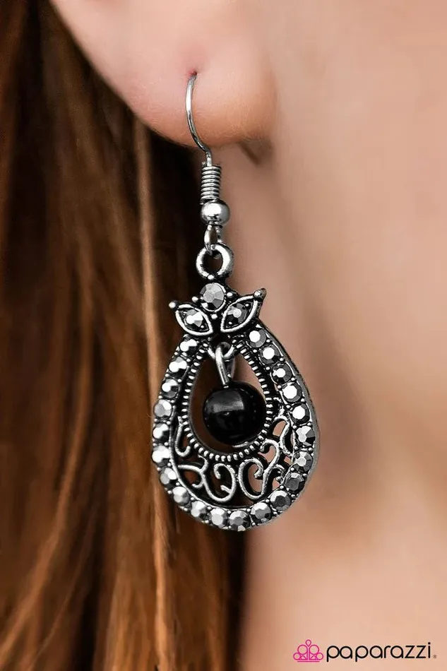 Paparazzi Jewelry Earrings Paparazzi Earring BELIZE In Me Black