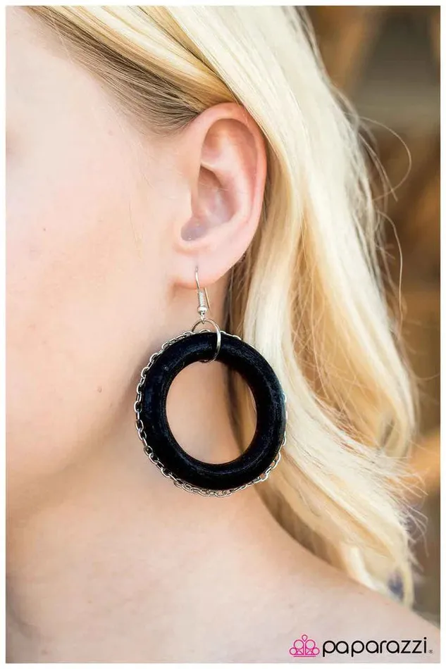 Paparazzi Jewelry Earrings Paparazzi Earring Chain Reaction Black