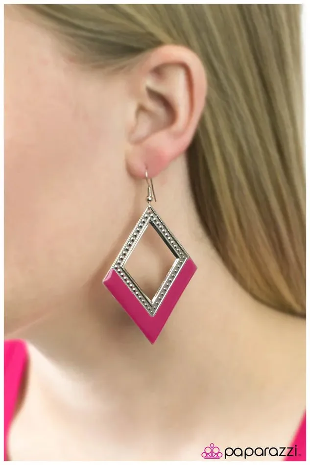 Paparazzi Jewelry Earrings Paparazzi Earring Queen of Diamonds Pink