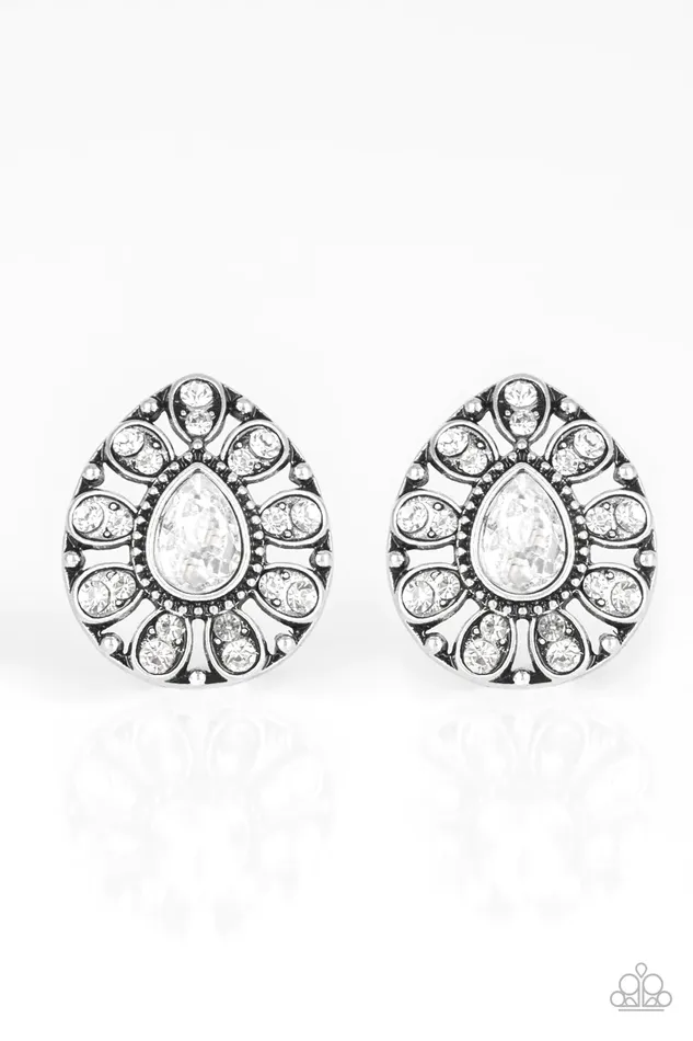 Paparazzi Jewelry Earrings Paparazzi Earring Treasure Retreat White