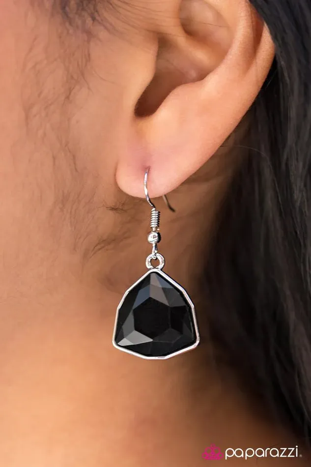 Paparazzi Jewelry Earrings Paparazzi Earring Turn That Frown Into A Crown Black