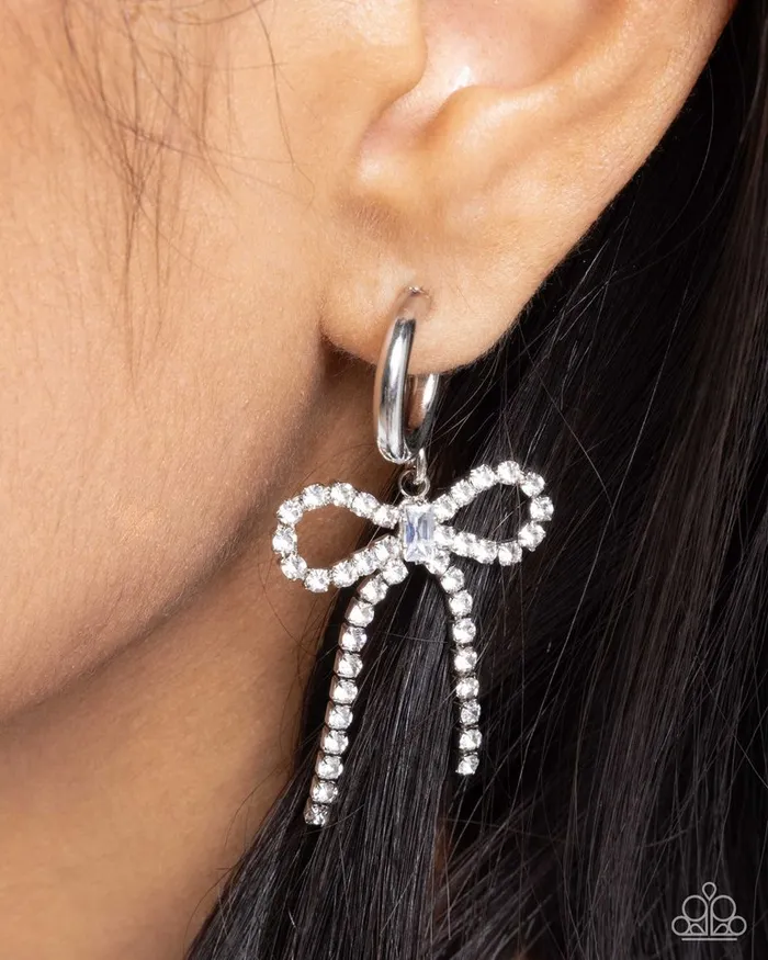 Paparazzi Jewelry Earrings Paparazzi Earring Whispering Whimsy White
