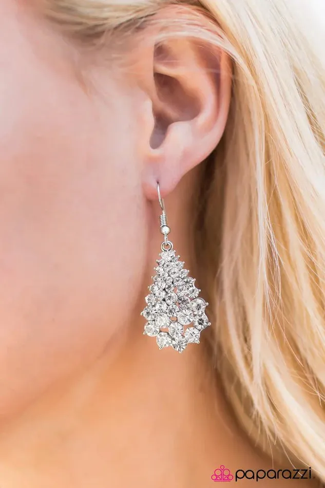 Paparazzi Jewelry Earrings Paparazzi Earring Winter Wonderland White