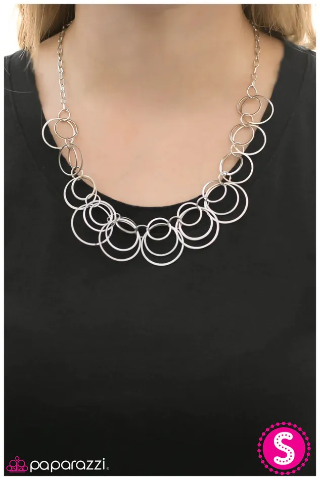 Paparazzi Jewelry Necklaces Paparazzi Necklace Around and Around We Go Silver