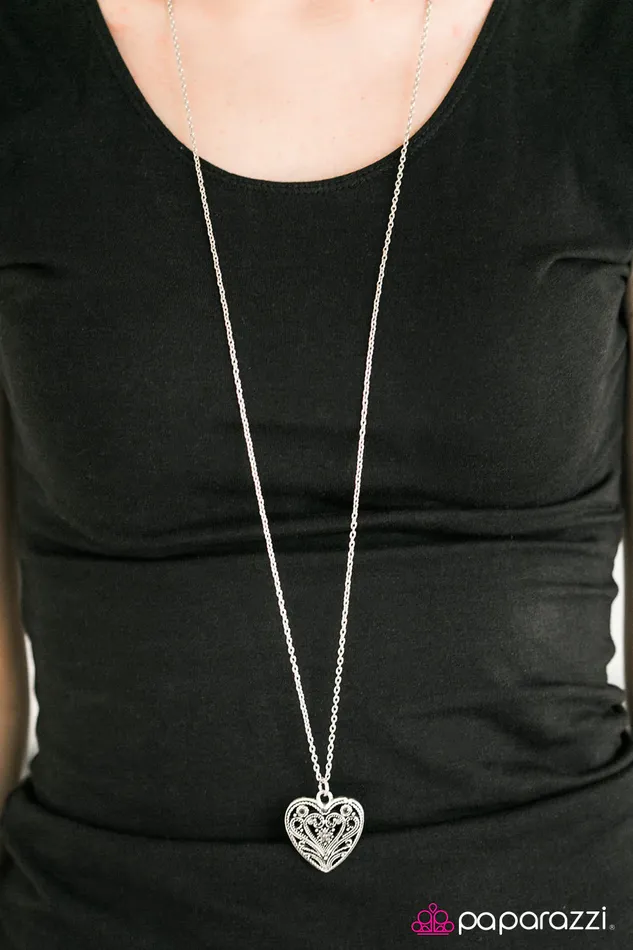 Paparazzi Jewelry Necklaces Paparazzi Necklace Wandering Heart Silver