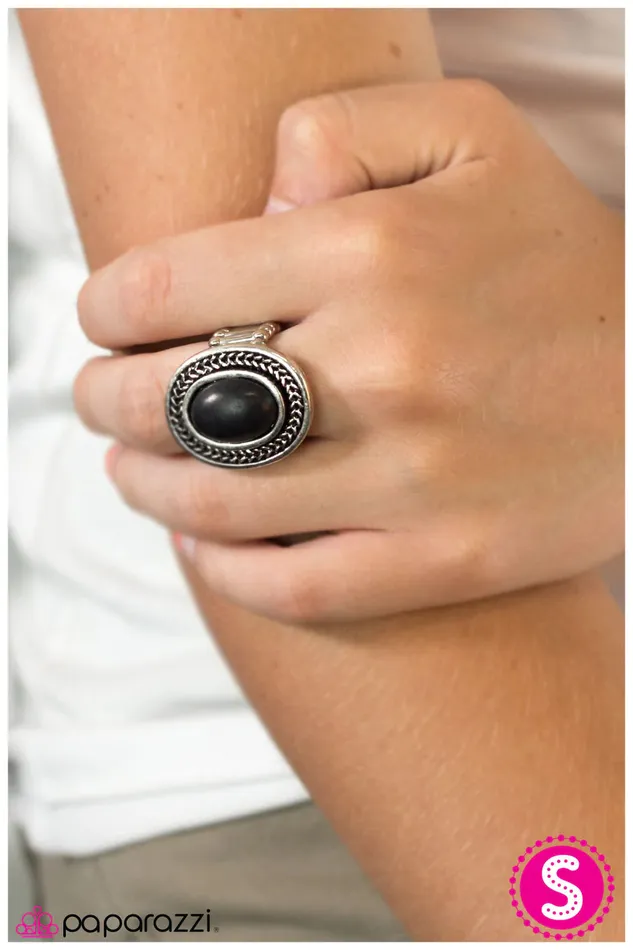 Paparazzi Jewelry Paparazzi Ring Moving Mountains Black Rings