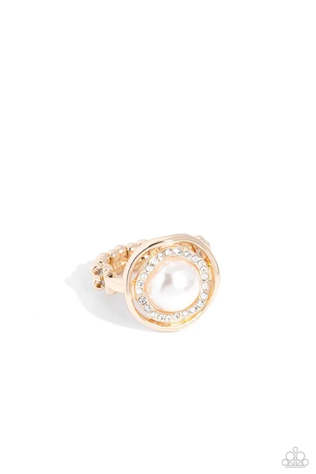 Paparazzi Jewelry Rings Paparazzi Ring Chic Center Gold Paparazzi Jewelry Rings Paparazzi Ring Chic Center Gold