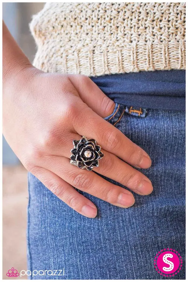 Paparazzi Jewelry Rings Paparazzi Ring Midnight Blooms Black
