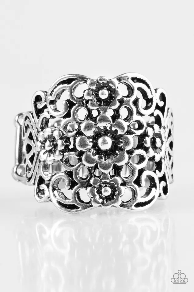 Paparazzi Ring Divinely Daisy Silver Paparazzi Jewelry Rings