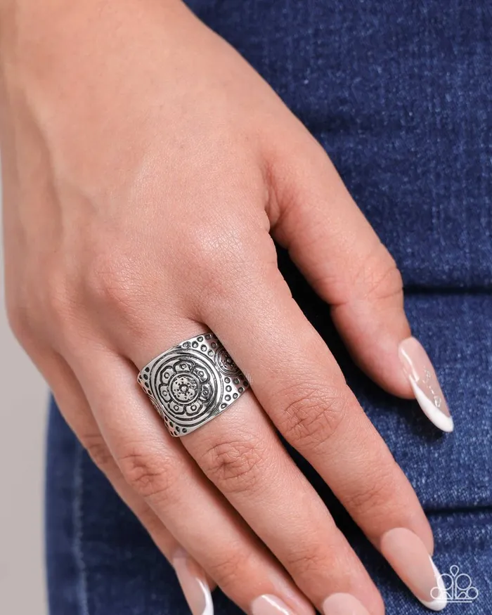 Rings Paparazzi Jewelry Paparazzi Ring Elegant Engravement Silver