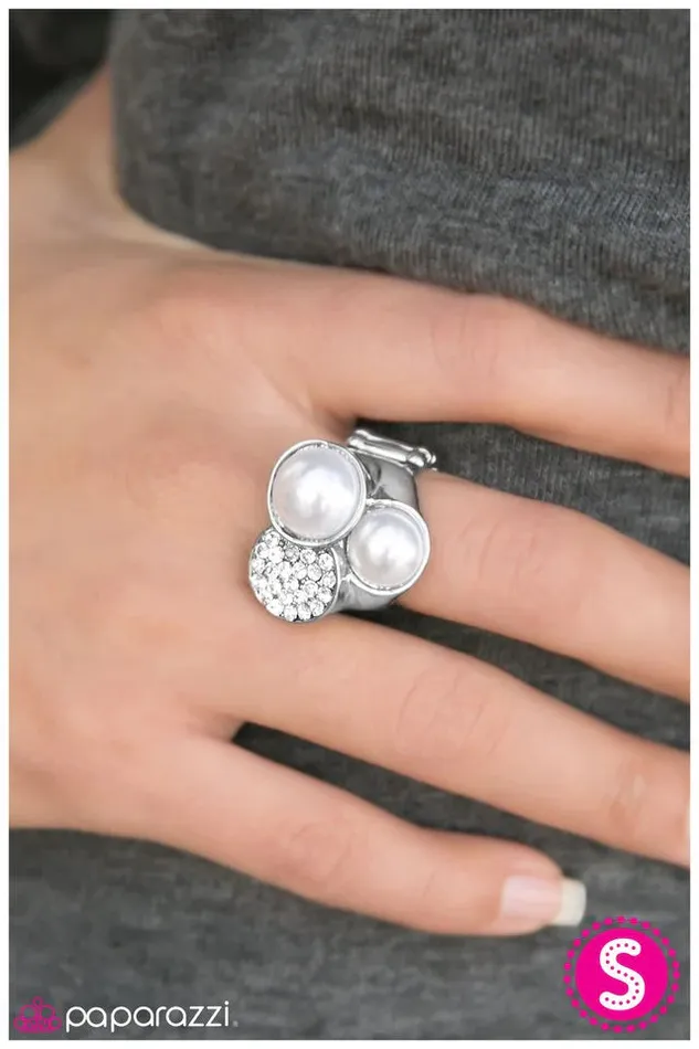 Rings Paparazzi Jewelry Paparazzi Ring Glam Bomb White