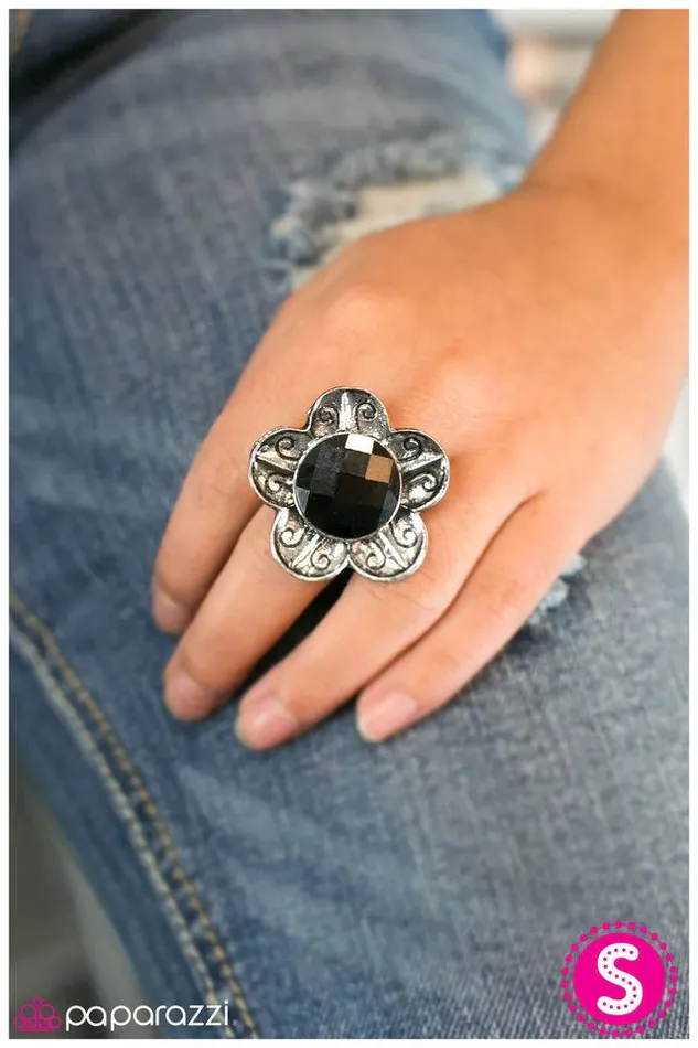 Rings Paparazzi Jewelry Paparazzi Ring There She Goes Again Black